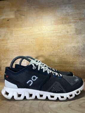 On Cloud X REFLECTIVE CUSHIONED Womens Sz 8 Running Shoes Sneakers Black Pearl